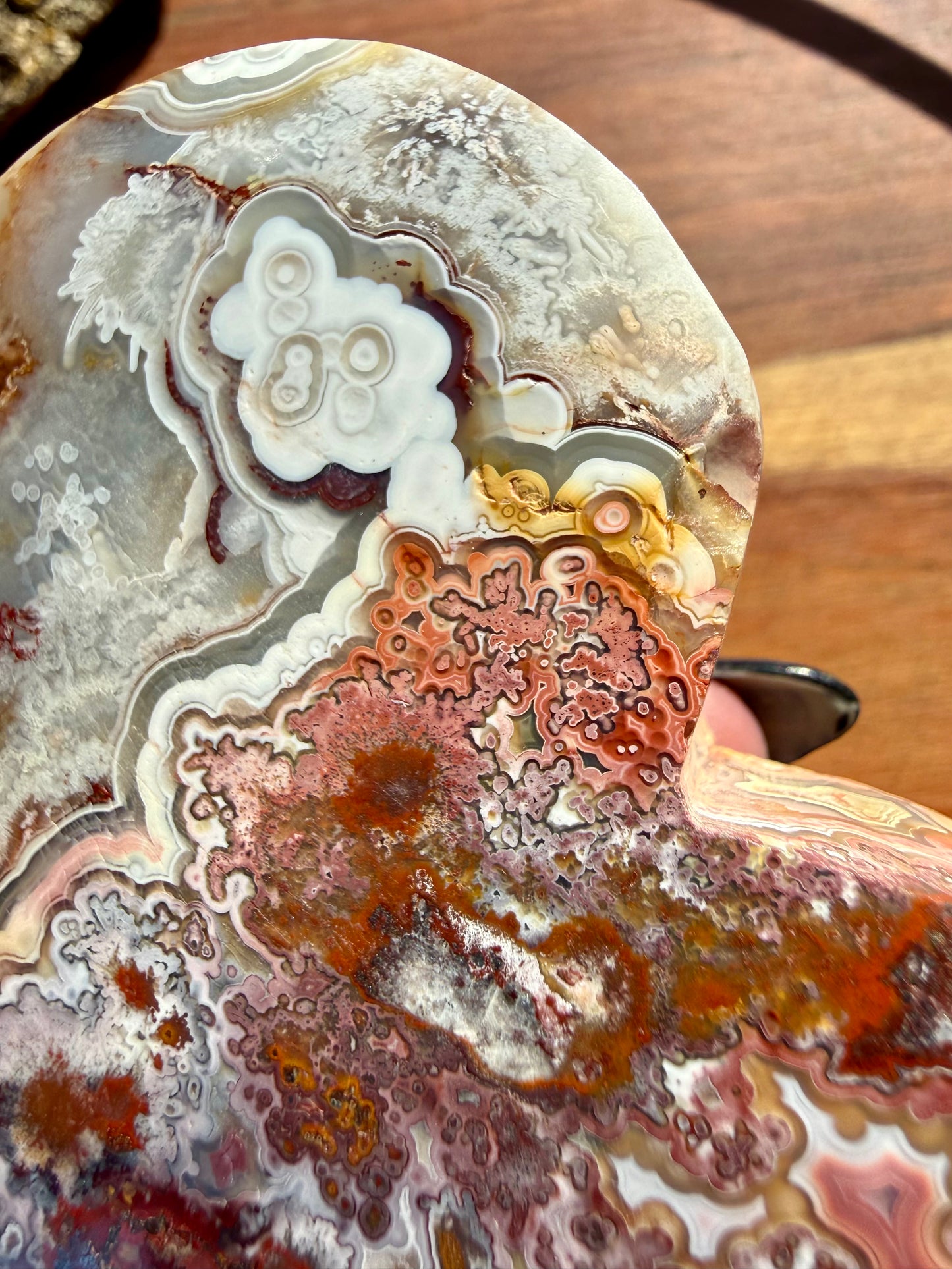 CRAZY LACE AGATE HEART WITH STAND