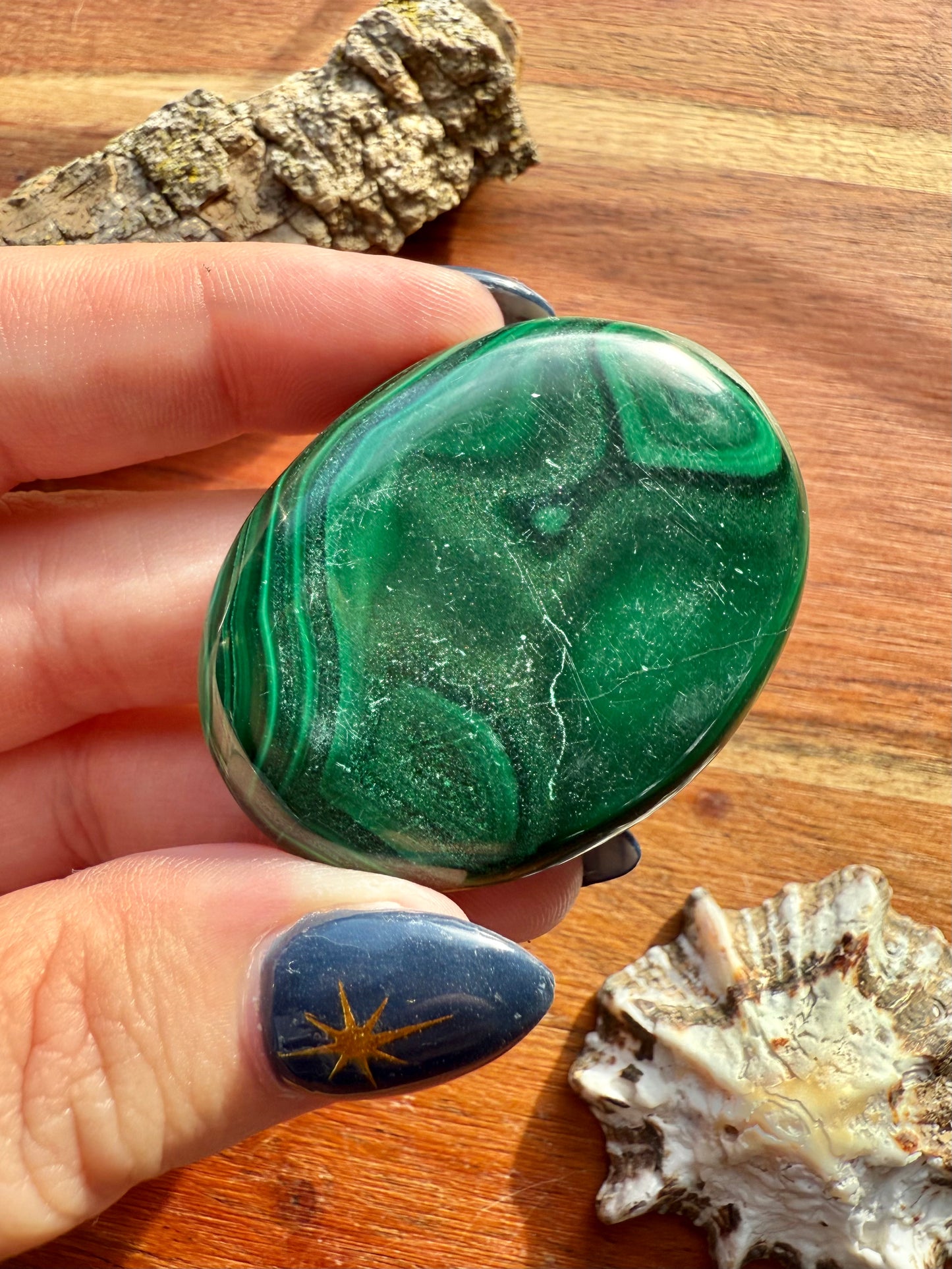 SMALL MALACHITE PALM STONE