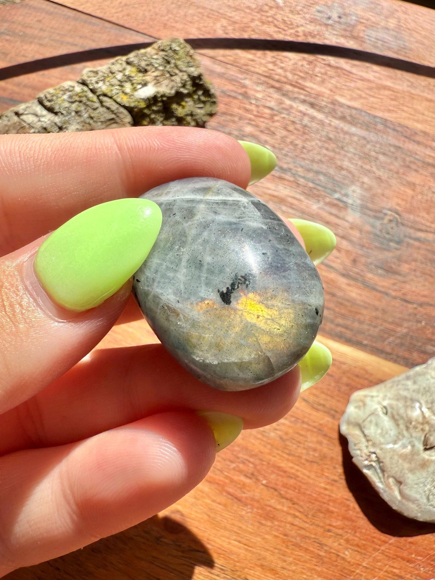 Flashy Labradorite Tumble