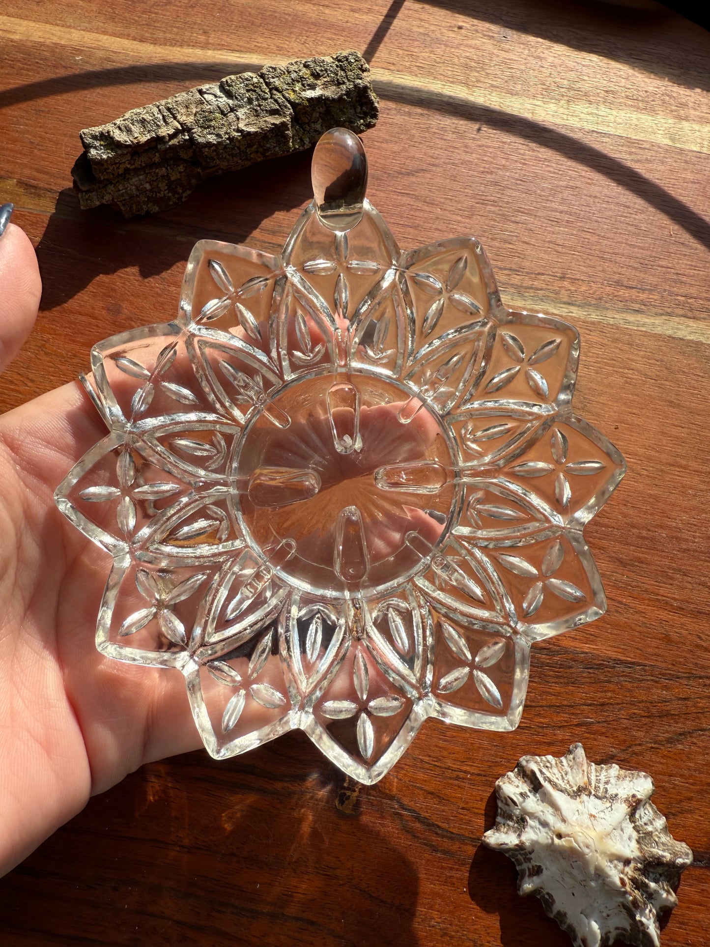 STARBURST CHAMBER MAID CANDLE HOLDER