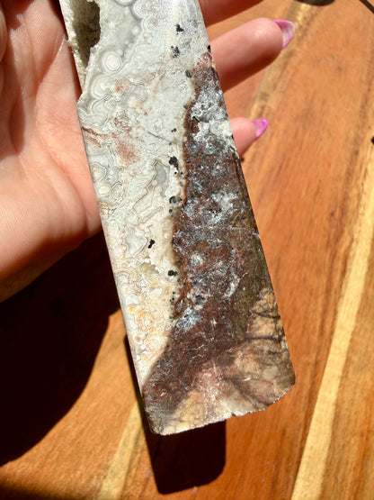 CRAZY LACE AGATE TOWER