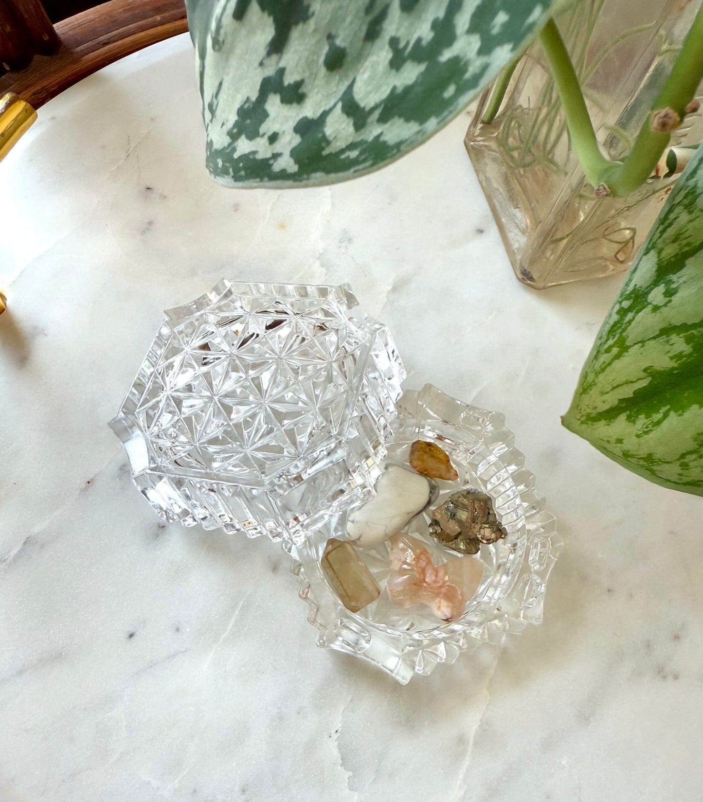 VINTAGE CRYSTAL GLASS TRINKET BOX