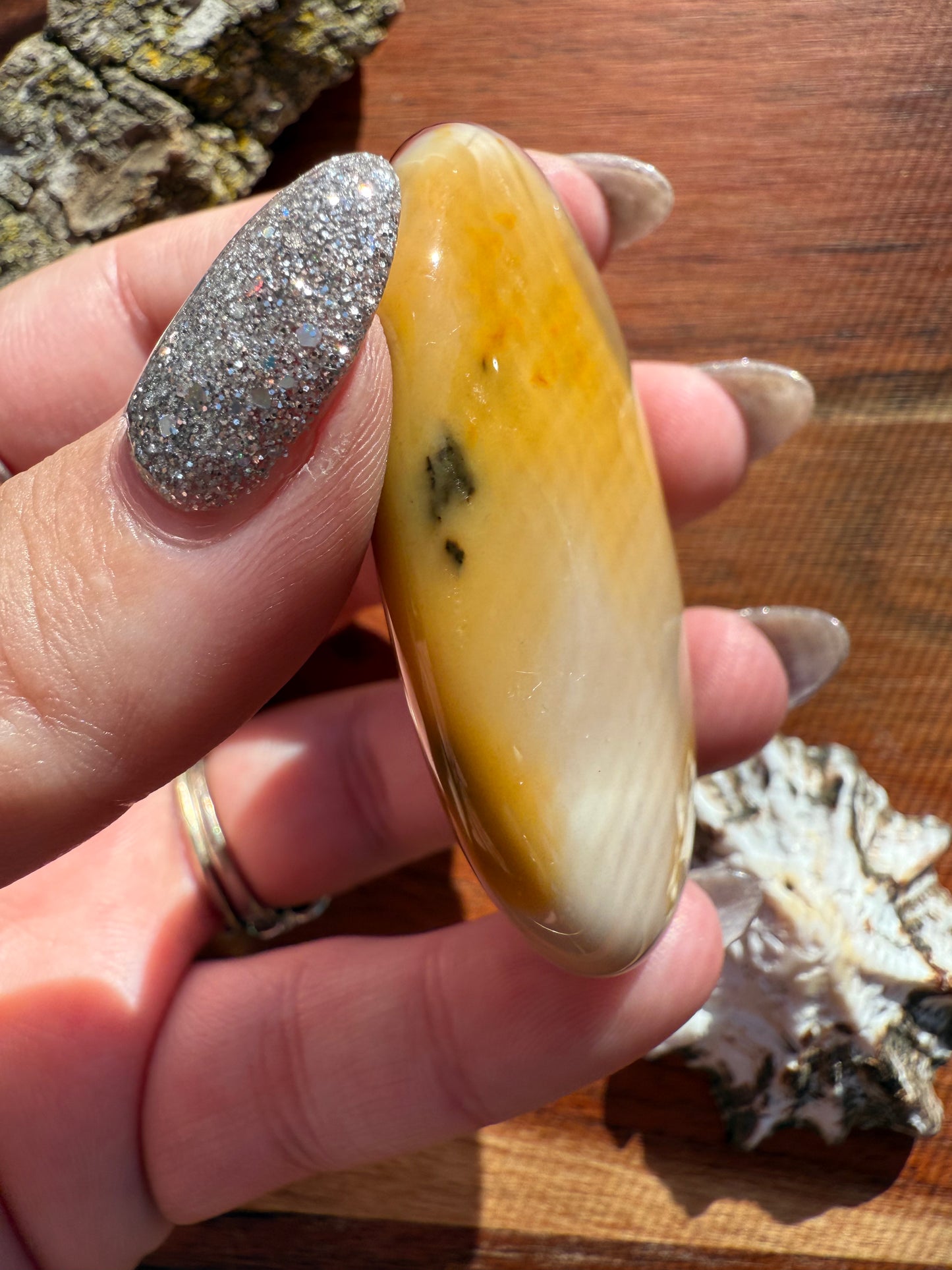 MOOKAITE PALM STONE