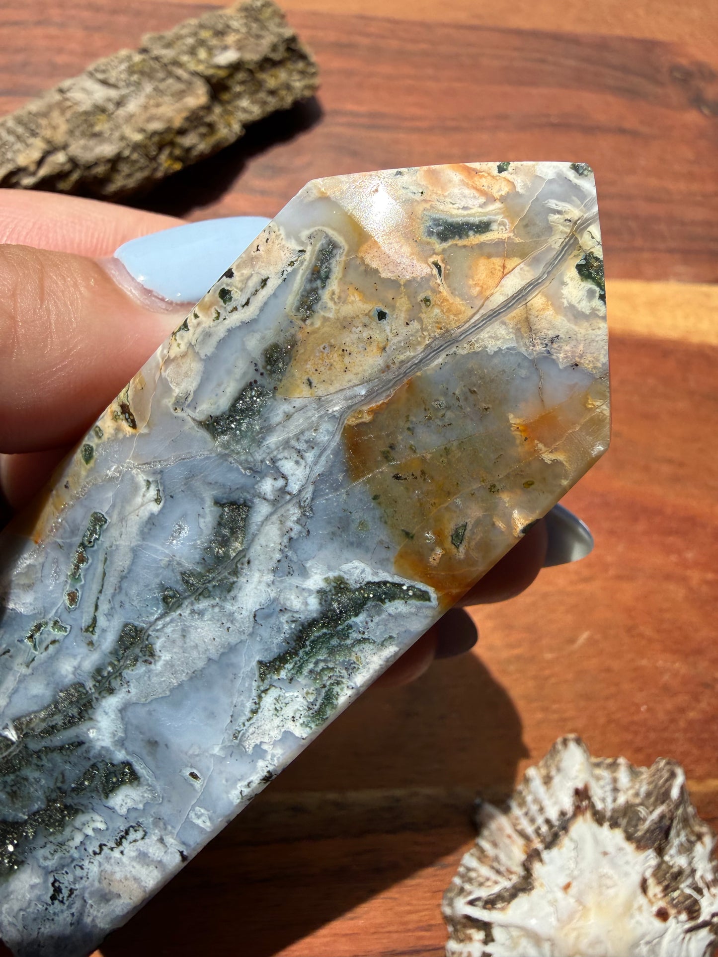 MONET AGATE TOWER