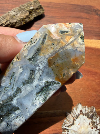 MONET AGATE TOWER