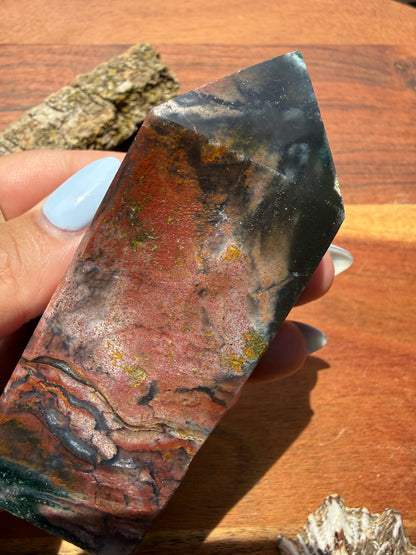 MONET AGATE TOWER