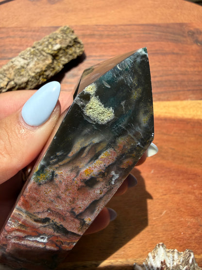 MONET AGATE TOWER