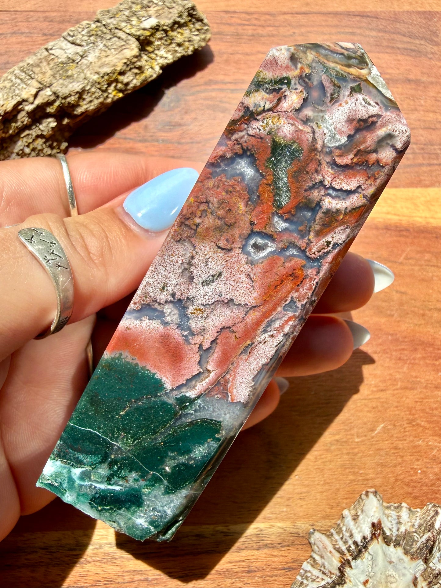 MONET AGATE TOWER
