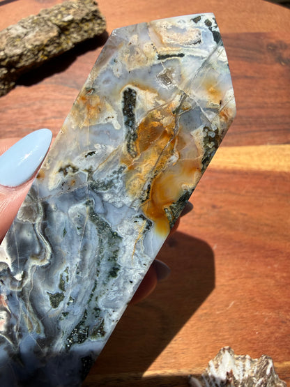 MONET AGATE TOWER