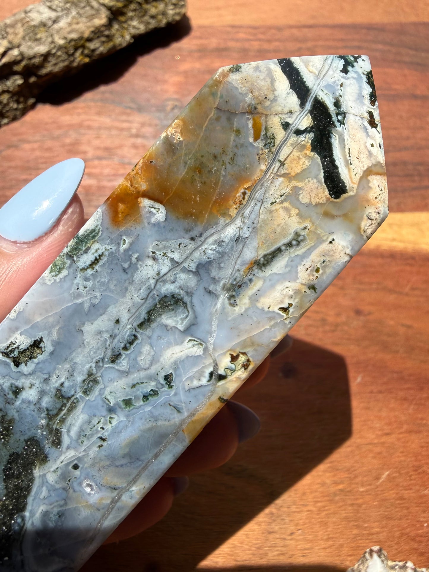 MONET AGATE TOWER