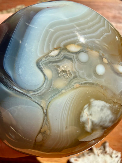 ORCA AGATE PALM STONE