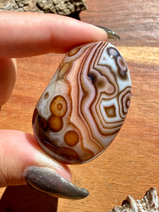 LARGE SARDONYX TUMBLE