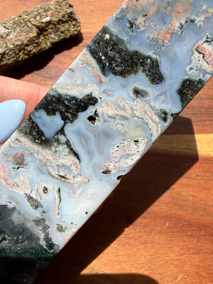 MONET AGATE TOWER