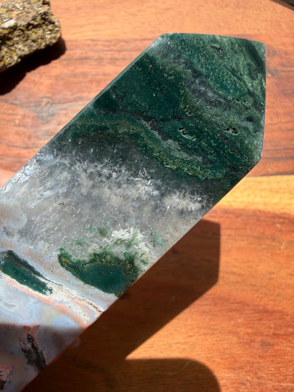 MONET AGATE TOWER