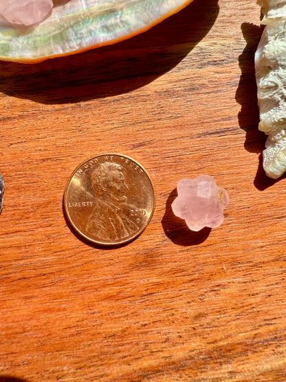 MINI ROSE QUARTZ FACETED FLOWER CARVING [QTY. 1]