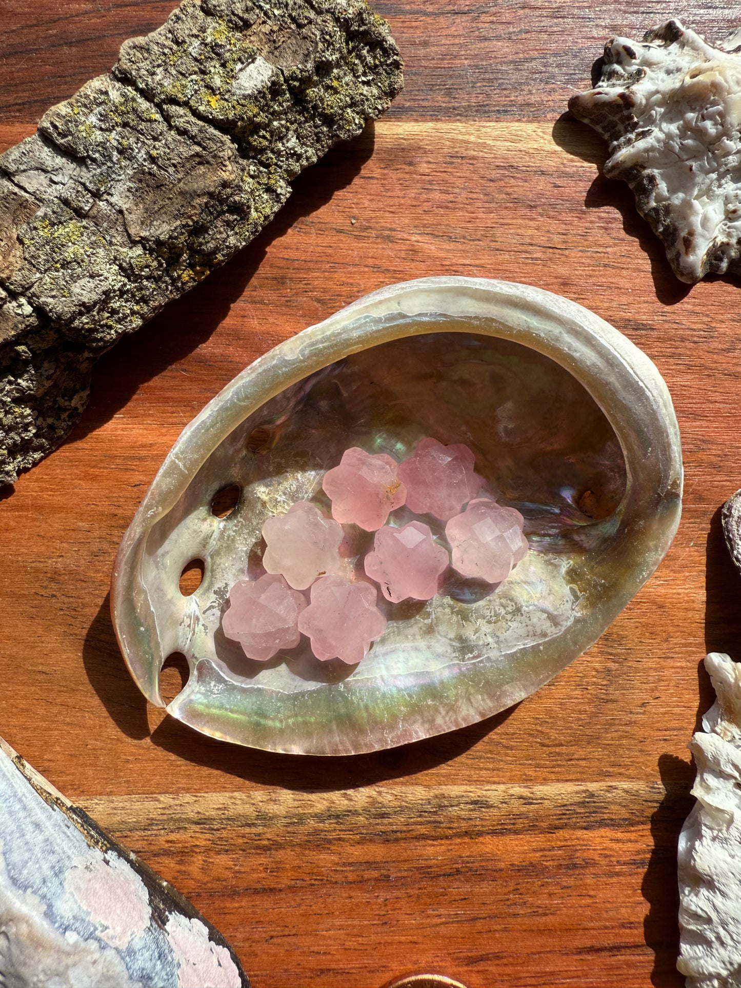 MINI ROSE QUARTZ FACETED FLOWER CARVING [QTY. 1]