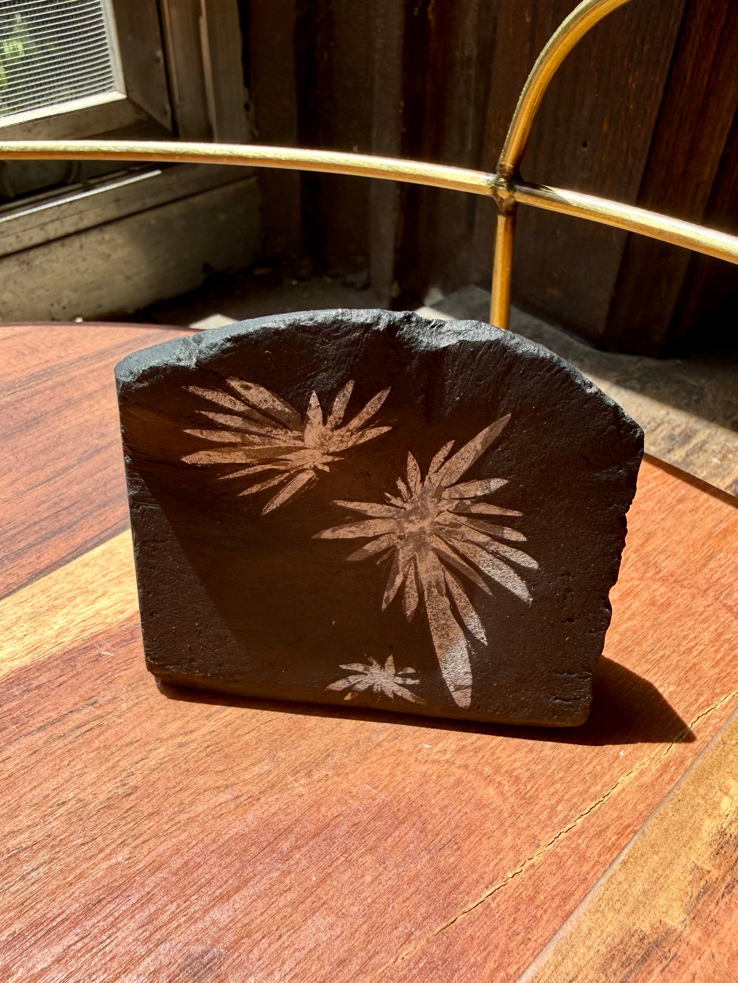 CHRYSANTHEMUM STONE FREEFORM