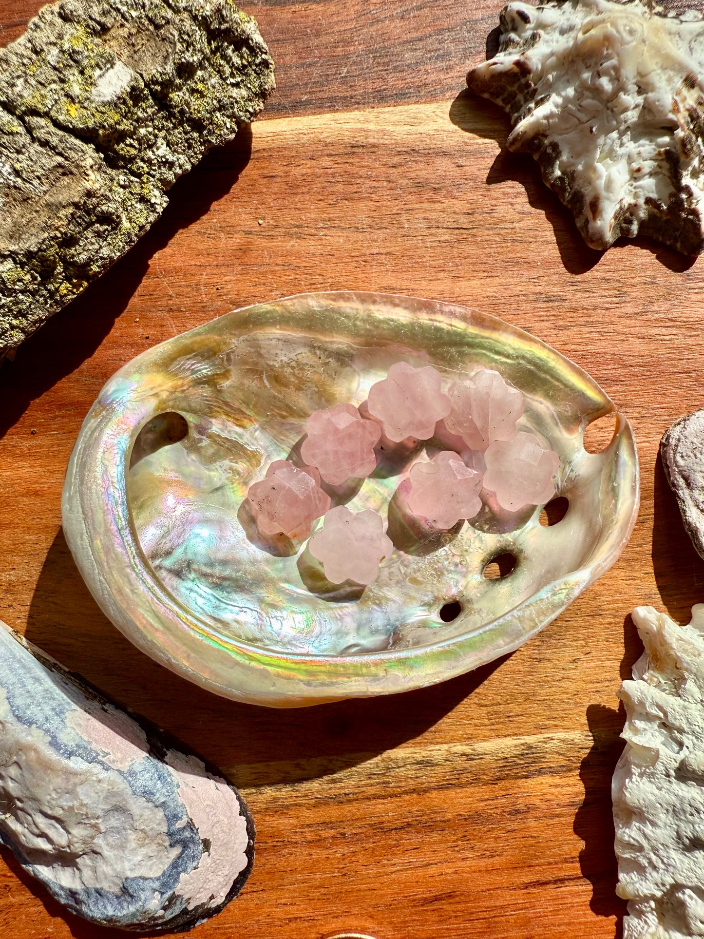 MINI ROSE QUARTZ FACETED FLOWER CARVING [QTY. 1]