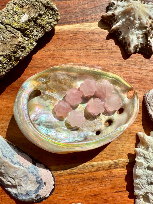 MINI ROSE QUARTZ FACETED FLOWER CARVING [QTY. 1]