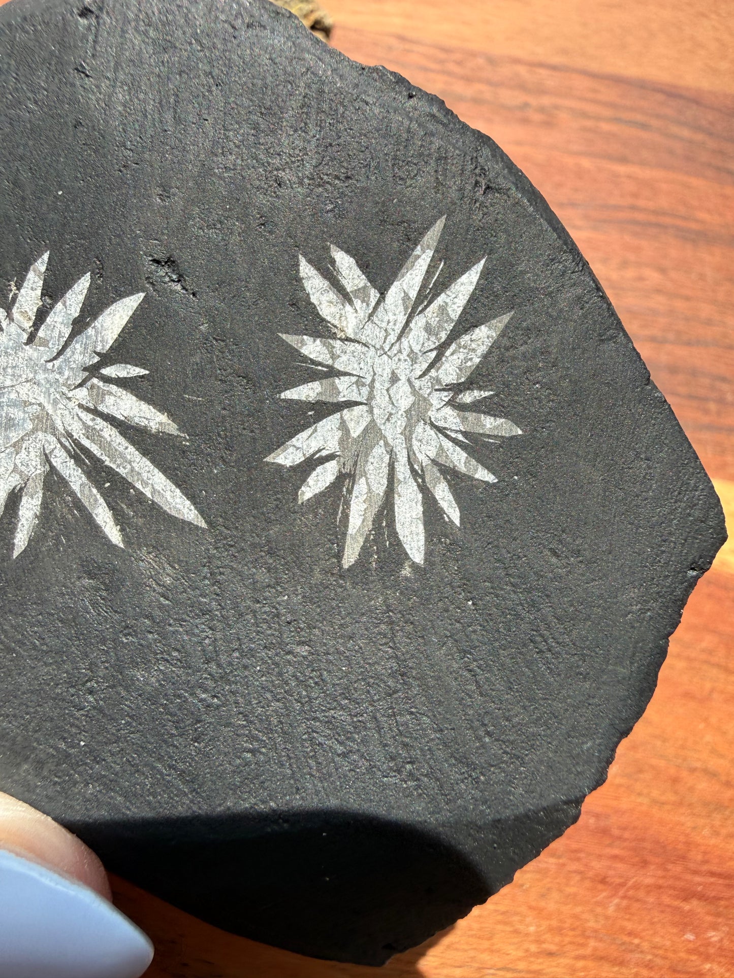 CHRYSANTHEMUM STONE FREEFORM