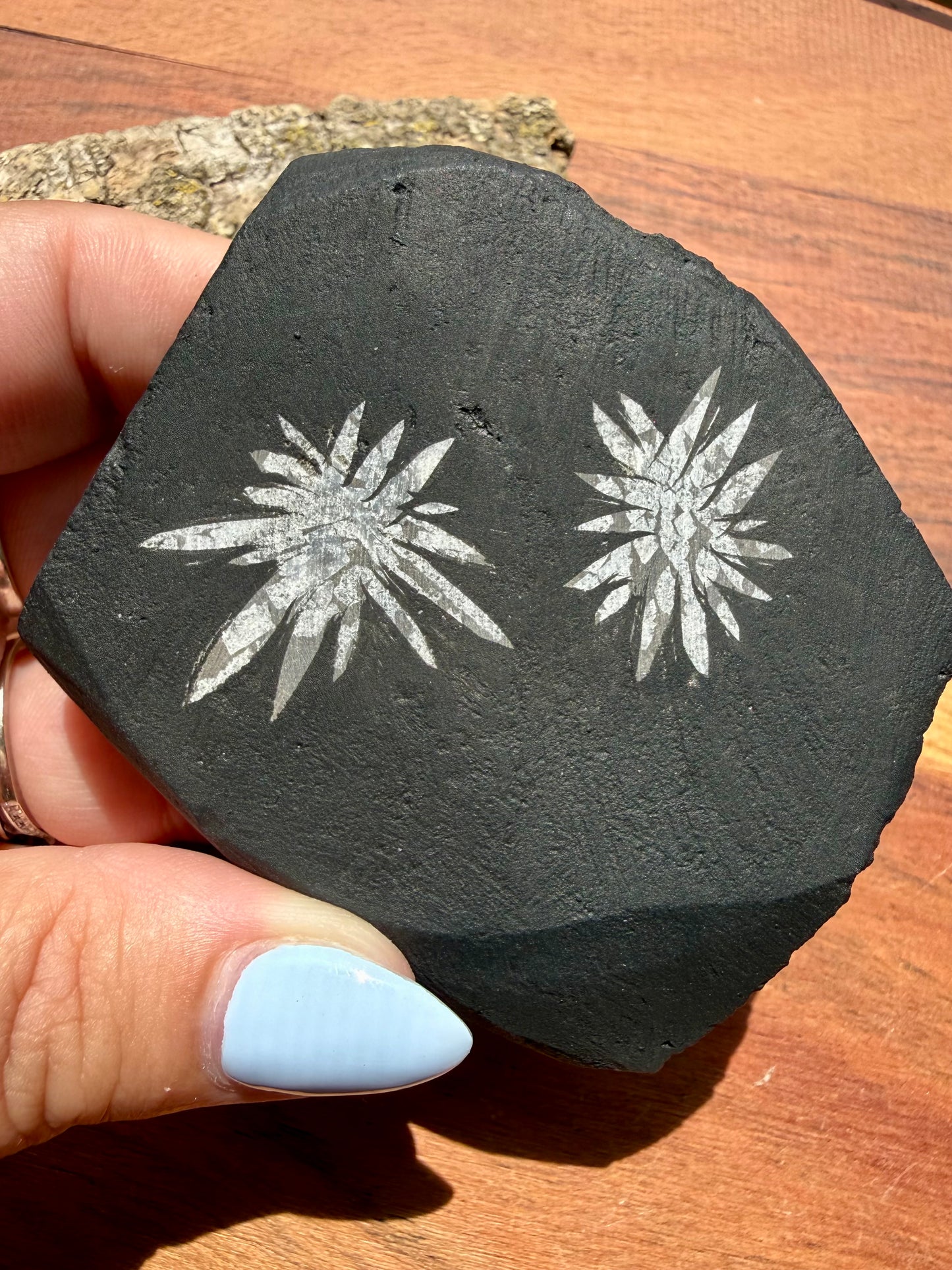 CHRYSANTHEMUM STONE FREEFORM