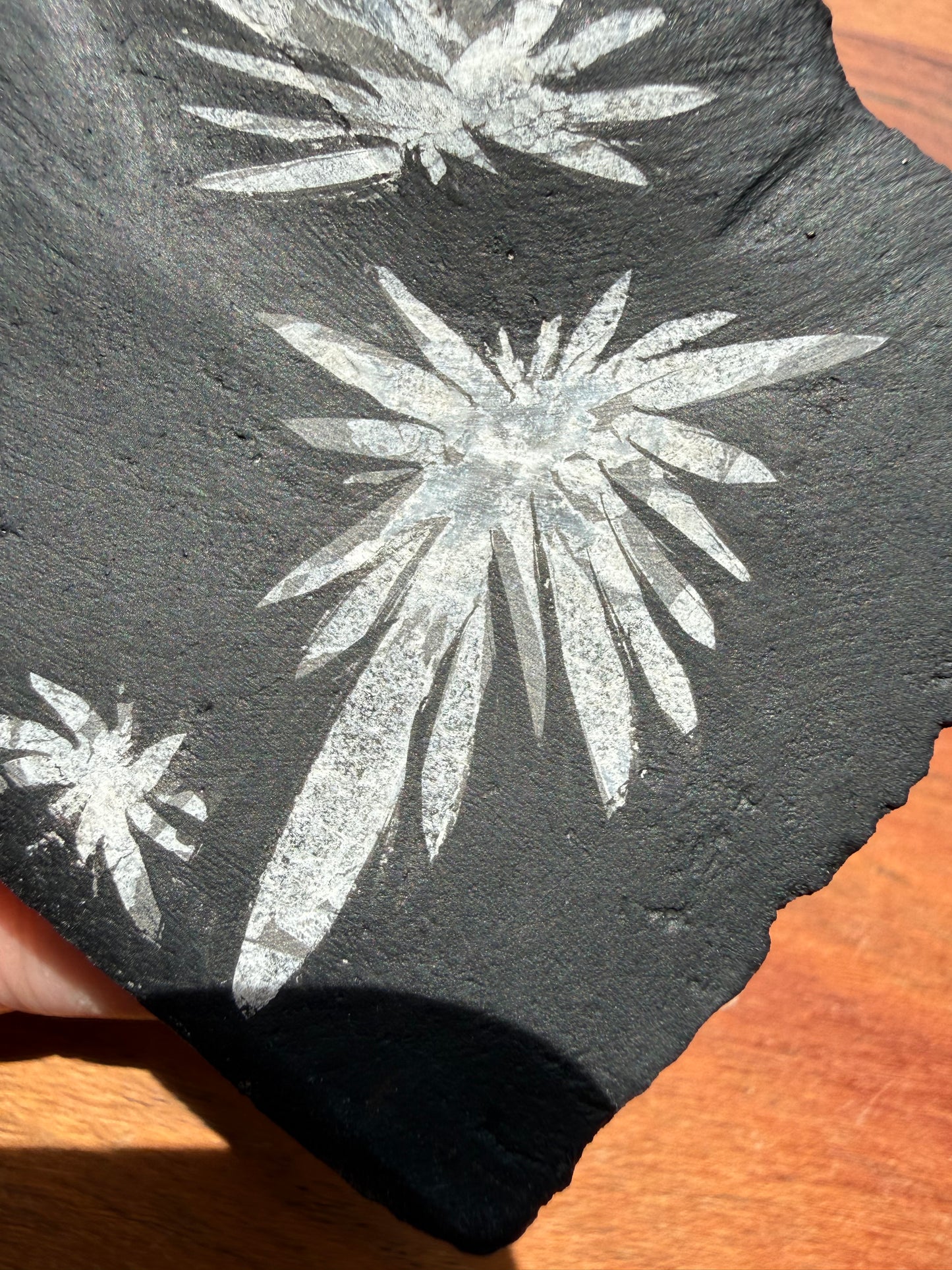 CHRYSANTHEMUM STONE FREEFORM