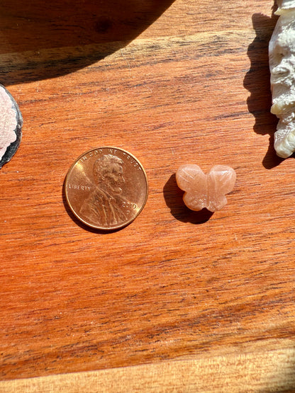 MINI PEACH MOONSTONE BUTTERFLY CARVING [OTY. 1]