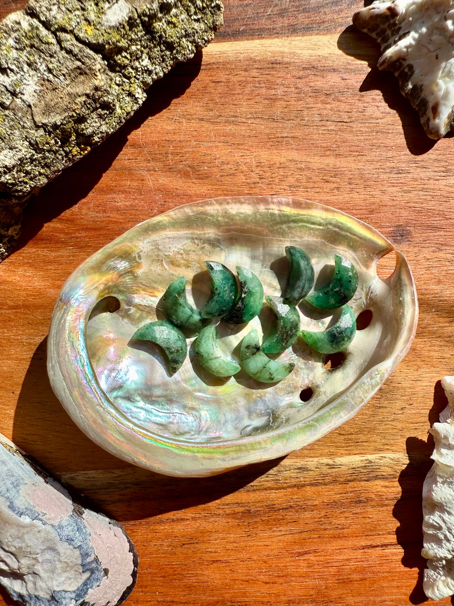 MINI EMERALD FACETED MOON CARVING [QTY. 1]