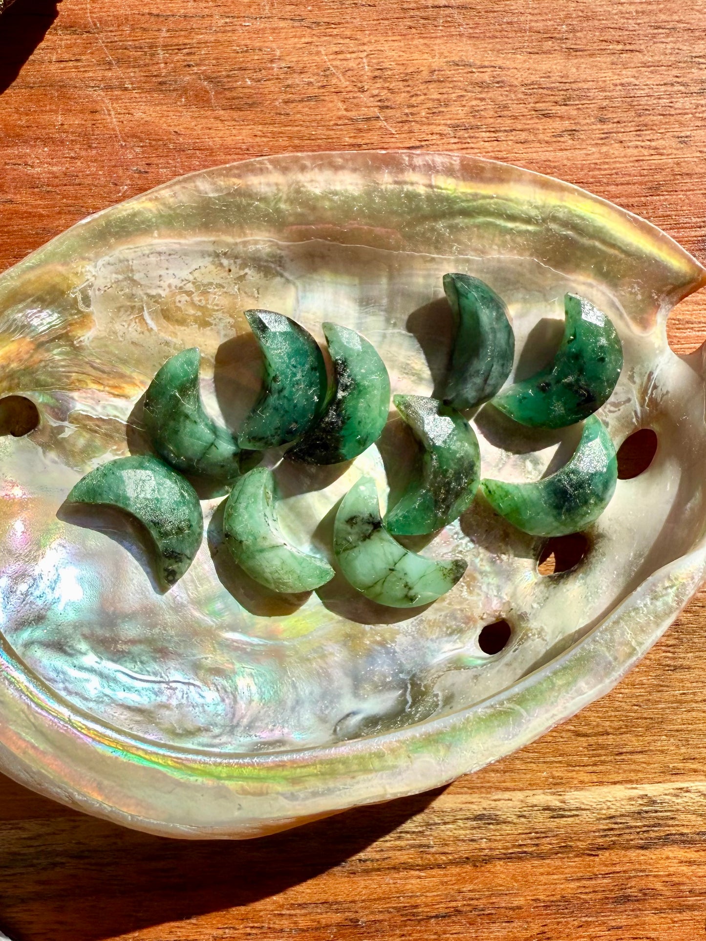 MINI EMERALD FACETED MOON CARVING [QTY. 1]