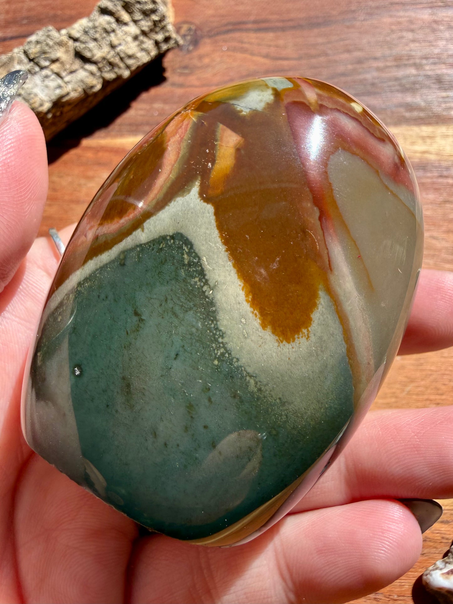 SELF-STANDING POLYCHROME JASPER FREEFORM