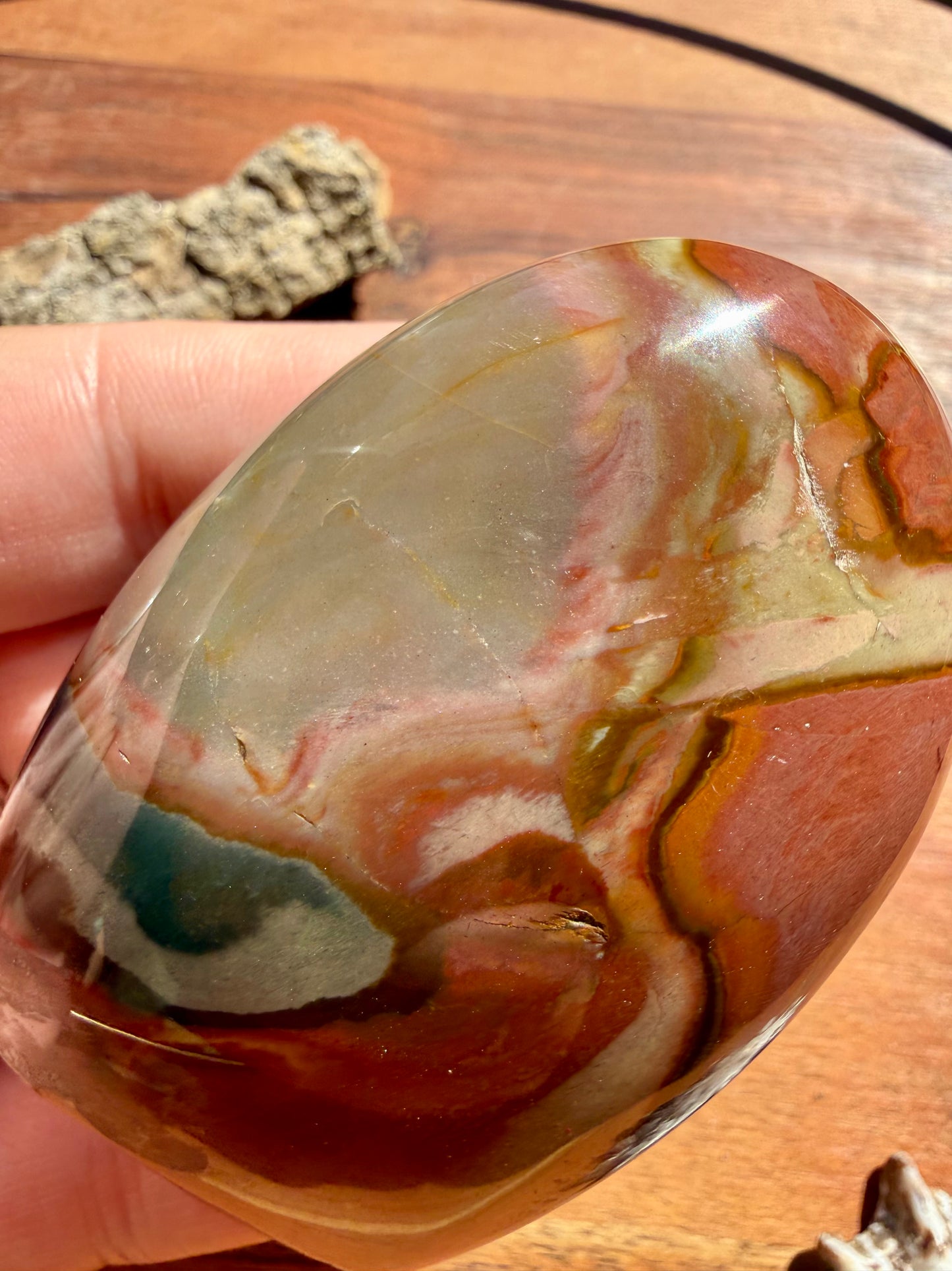 SELF-STANDING POLYCHROME JASPER FREEFORM