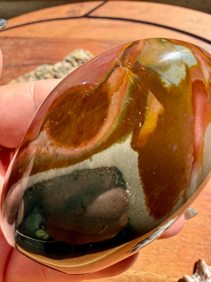 SELF-STANDING POLYCHROME JASPER FREEFORM