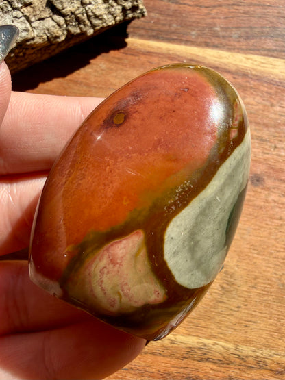 SELF-STANDING POLYCHROME JASPER FREEFORM