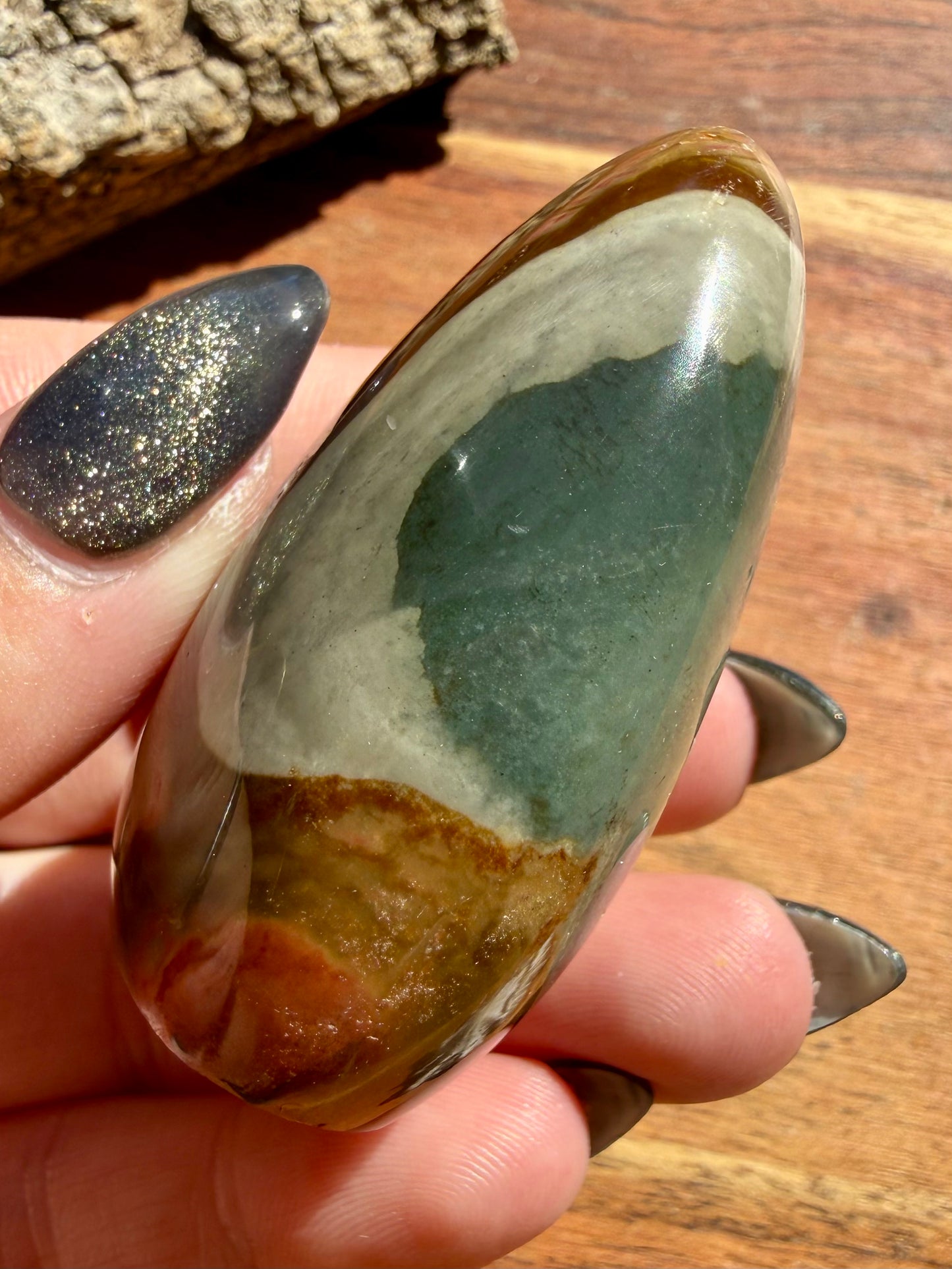 SELF-STANDING POLYCHROME JASPER FREEFORM