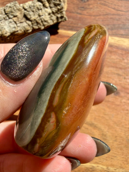 SELF-STANDING POLYCHROME JASPER FREEFORM