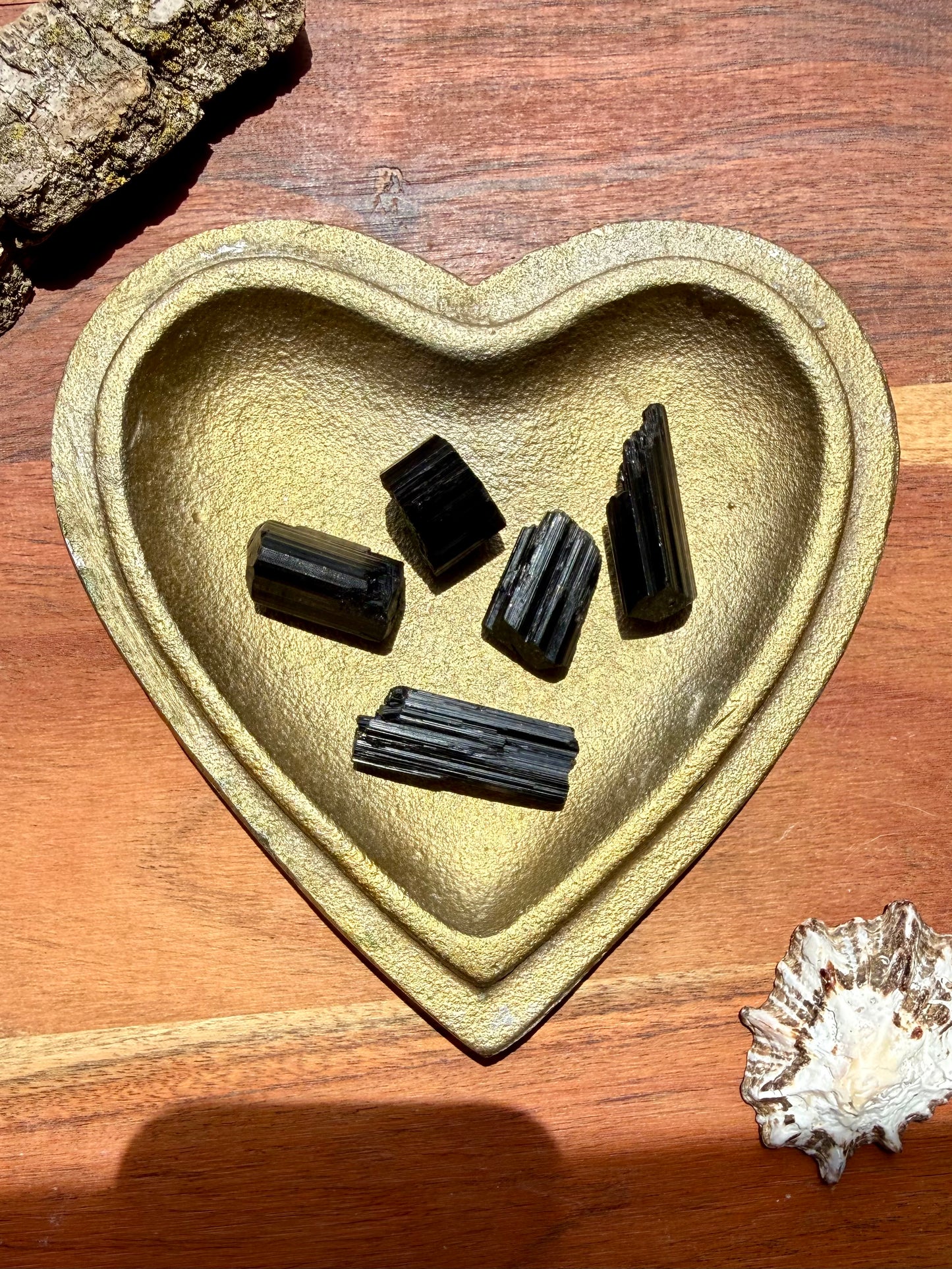 RAW BLACK TOURMALINE [SMALL]