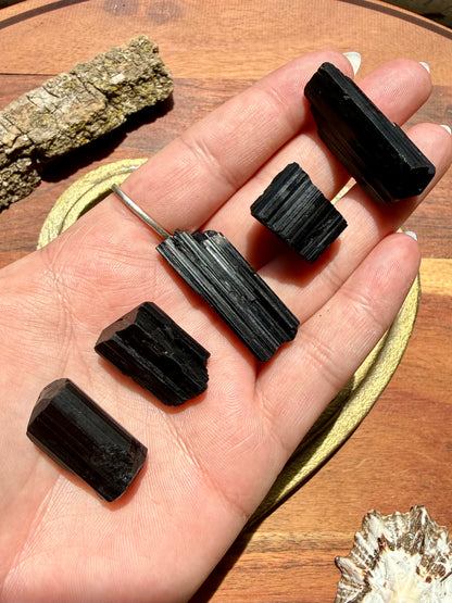 RAW BLACK TOURMALINE [SMALL]