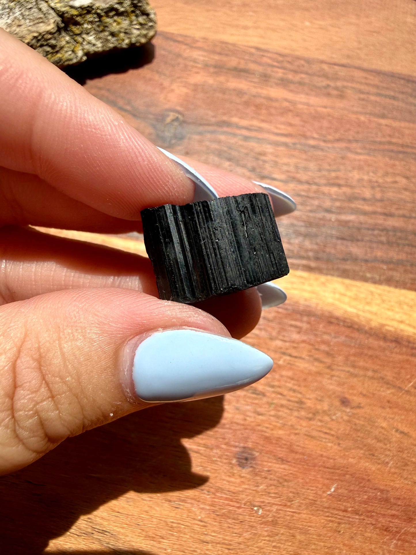 RAW BLACK TOURMALINE [SMALL]
