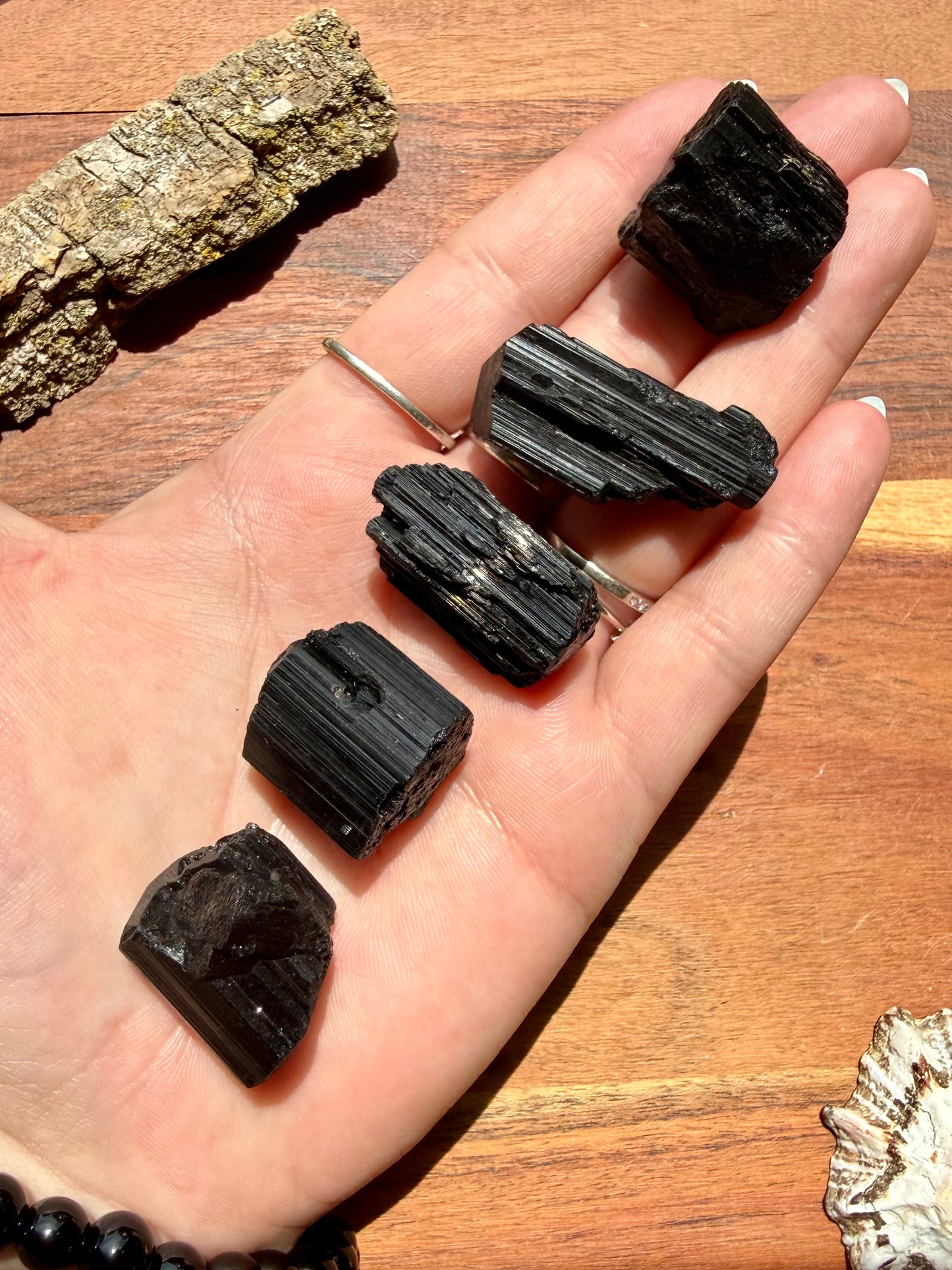 RAW BLACK TOURMALINE [MEDIUM]