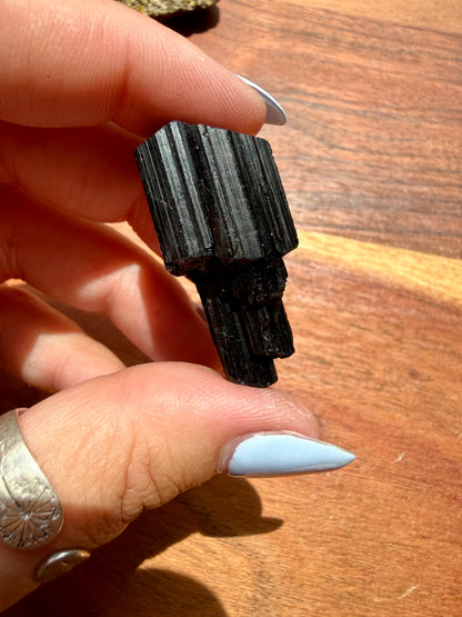 RAW BLACK TOURMALINE [MEDIUM]