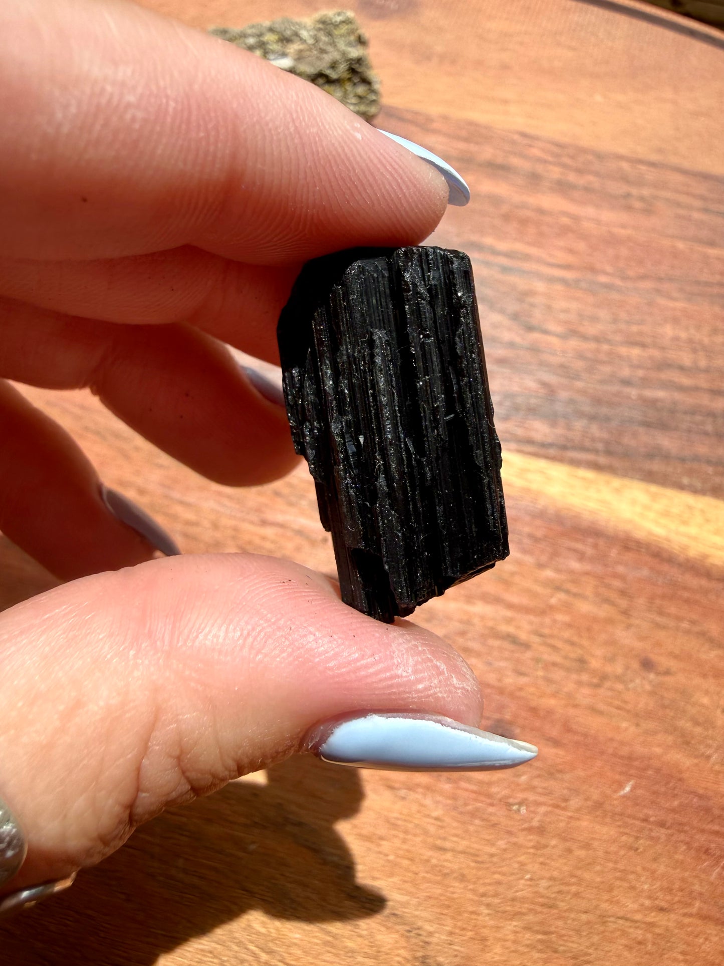 RAW BLACK TOURMALINE [MEDIUM]