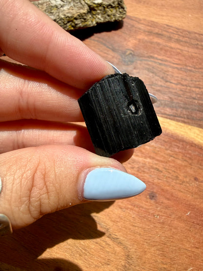 RAW BLACK TOURMALINE [MEDIUM]