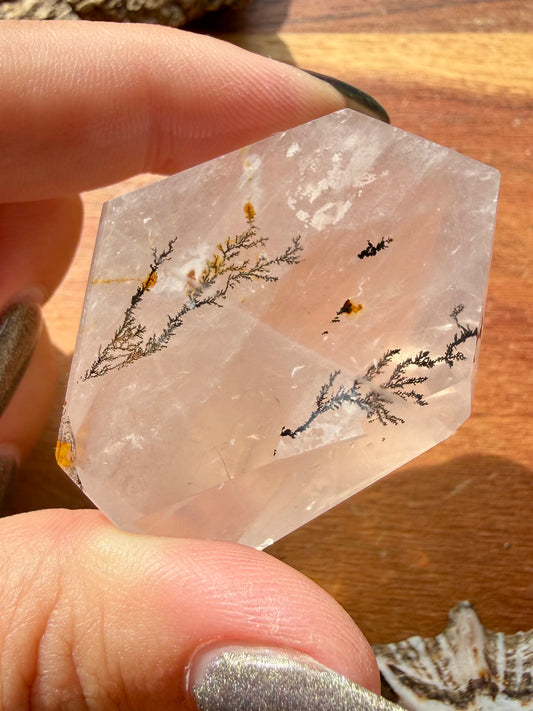 DENDRITIC QUARTZ FREEFORM