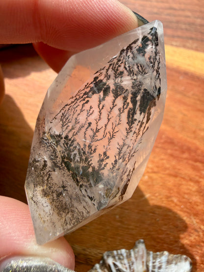 DENDRITIC QUARTZ FREEFORM