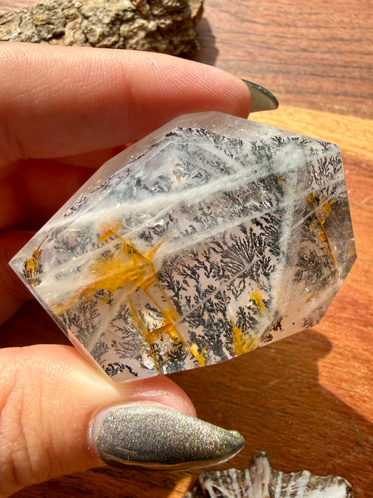 DENDRITIC QUARTZ FREEFORM