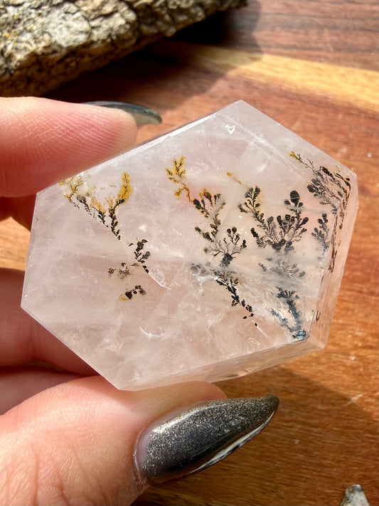 DENDRITIC QUARTZ FREEFORM