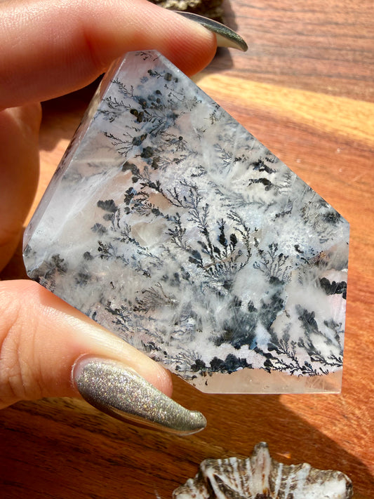 DENDRITIC QUARTZ FREEFORM
