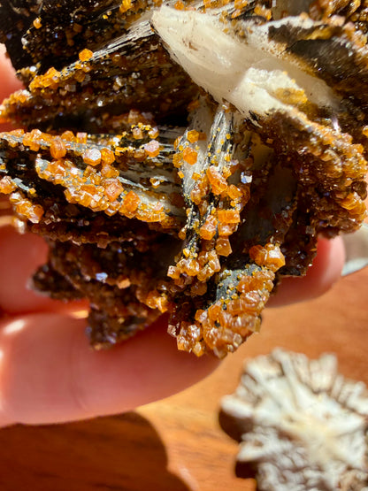 BARITE, MAGANESE + VANADINITE
