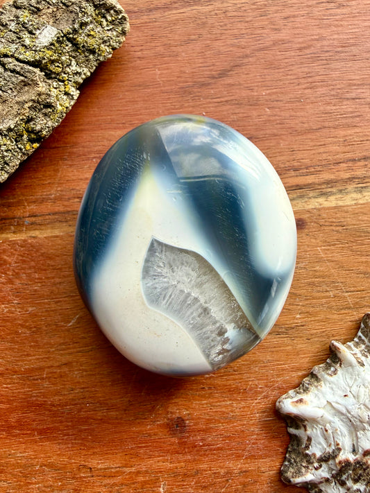 ORCA AGATE PALM STONE