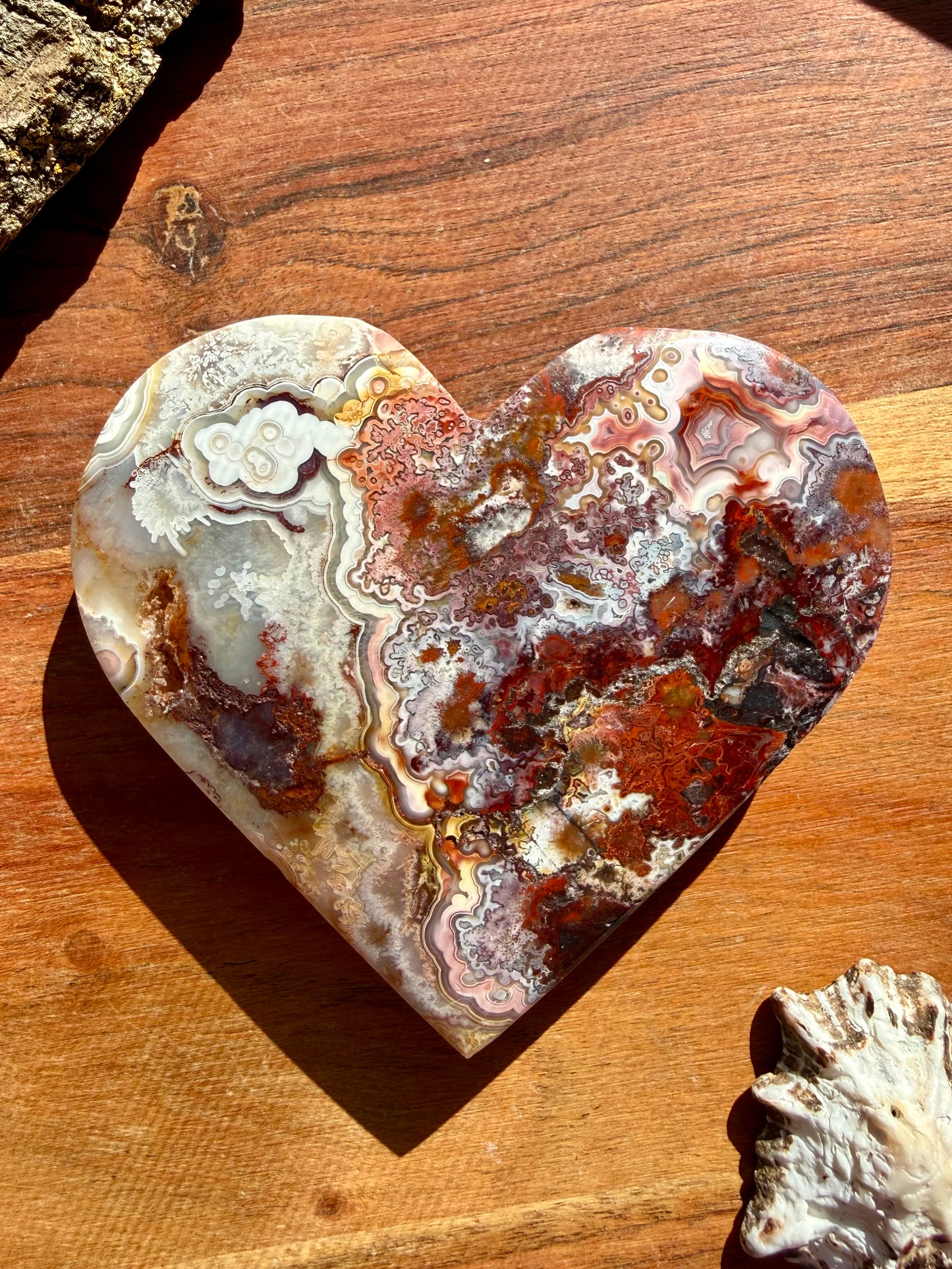 CRAZY LACE AGATE HEART WITH STAND